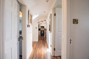 Interior - Westend Hideaway #1 - Sleeps 4 Optional Parking (Galway)