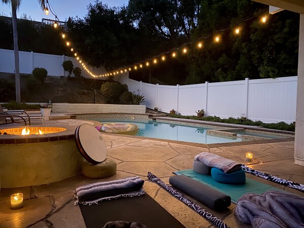 حمّام سباحة خارجي، حمّام سباحة مُدفَّأ