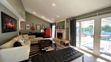 Smart TV, fireplace, video games, DVD player