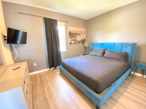 4 Schlafzimmer, Schreibtisch, Bügeleisen/Bügelbrett, Reisekinderbett