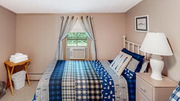 2 bedrooms, iron/ironing board, Internet, bed sheets