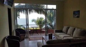 Smart TV - Magical Ocean Views in a 1 bedroom Jungle Paradise! Long term stays welcome! (El Divisadero)