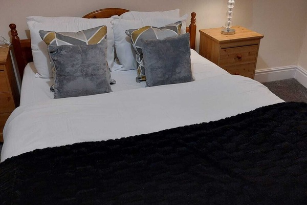 2 bedrooms, iron/ironing board, travel cot, free WiFi