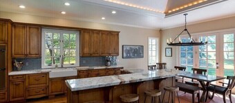 Gimlet Family Home | Close to Lift with Hot Tub!