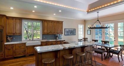 Gimlet Family Home | Close to Lift with Hot Tub!