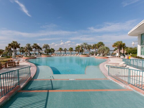 Great Views! Spacious 3B/3Ba sleeps 11, Lazy River, Mini Golf,  many amenities. 
