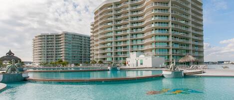 Piscine couverte, piscine extérieure