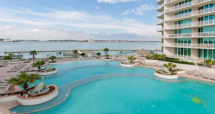 Great Views! Spacious 3B/3Ba sleeps 11, Lazy River, Mini Golf, many amenities.