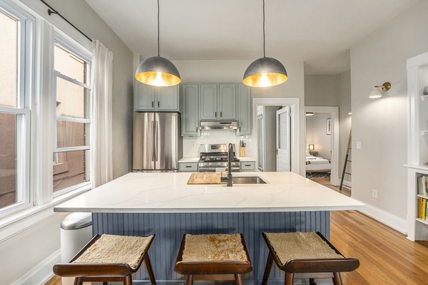 Kjøleskap, mikrobølgeovn, ovn og kokeplater