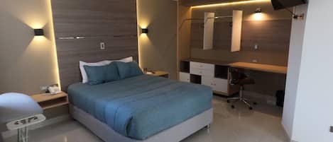 Design Studio Suite | Desk, free WiFi, bed sheets