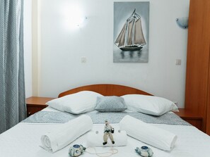 1 chambre, fer et planche à repasser, Wi-Fi, literie fournie