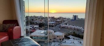 Marvelous Views of Coastline Islands & City... Best Location