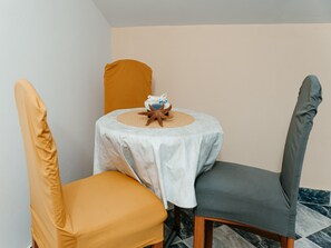 Dining - Apartments Dragobratović - One Bedroom Apartment with Balcony and Side Sea View (Apartment 6) (Klek)