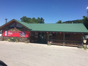 Exterior - Blackhills Cabin with 2 Twin Beds in Sturgis, SD. Blocks to Downtown, Close to Deadwood, Spearfish and Mt. Rushmore (Sturgis)