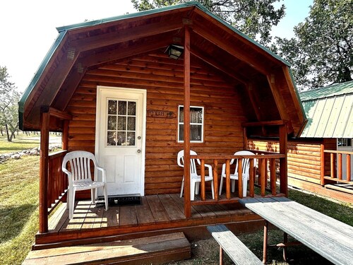 Blackhills Cabin 2 Twin Beds in Sturgis, SD.Close to Downtown, Deadwood, Spearfish and Mt. Rushmore