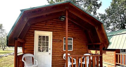 Blackhills Cabin 2 Twin Beds in Sturgis, SD.Close to Downtown, Deadwood, Spearfish and Mt. Rushmore