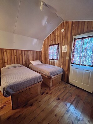 WiFi, bed sheets