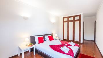 3 dormitorios, tabla de planchar con plancha, wifi gratis y ropa de cama
