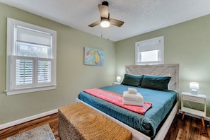 3 bedrooms, iron/ironing board, travel crib, free WiFi - Dog-Friendly Norfolk Cottage Near Ocean View Beach (Norfolk)