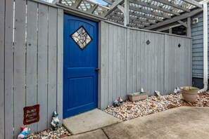 Exterior detail - Cozy & Clean Norfolk Cottage- Fenced Yard for Dogs (Norfolk)