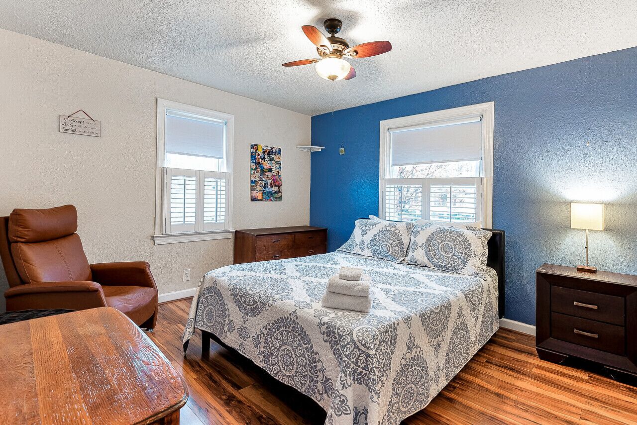 3 bedrooms, iron/ironing board, WiFi, bed sheets