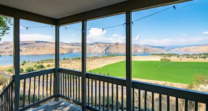 Private accommodations with breath taking views of Lake Roosevelt