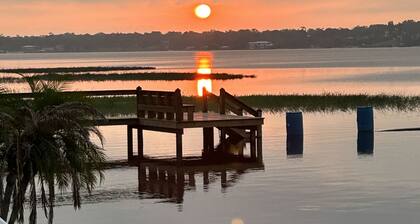 Lakeview Cottage Escape. Close to BOK Tower Gardens, Legoland and Disney