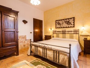 14 bedrooms, iron/ironing board, WiFi, bed sheets