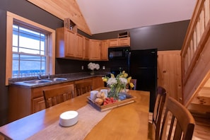 Dining - Cabin, cottage, fishing, hunting, trails, creek, ponds, nature (Oneida)
