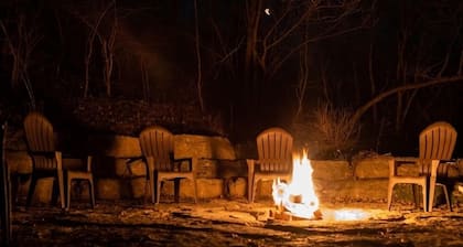 Cabin, cottage, fishing, hunting, trails, creek, ponds, nature