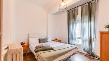 3 slaapkamers, een strijkplank/strijkijzer, gratis wifi, beddengoed