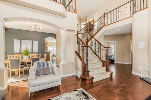 Million Dollar Golf Course Home/Henday/Whitemud/Acheson/Garage-Long Stay home!