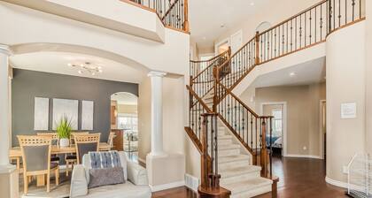Million Dollar Golf Course Home/Henday/Whitemud/Acheson/Garage-Long Stay home!