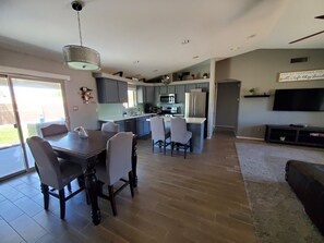 Frigorífic, microones, forn i placa de cuina