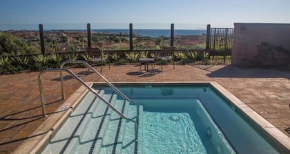Ritz Pointe Paradise! Walking distance to the beach...