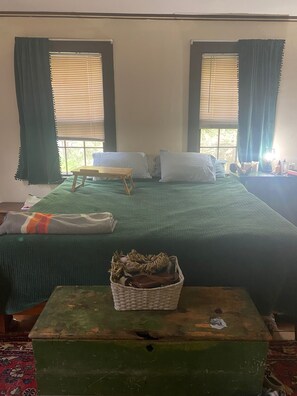 5 bedrooms, desk, iron/ironing board, free WiFi