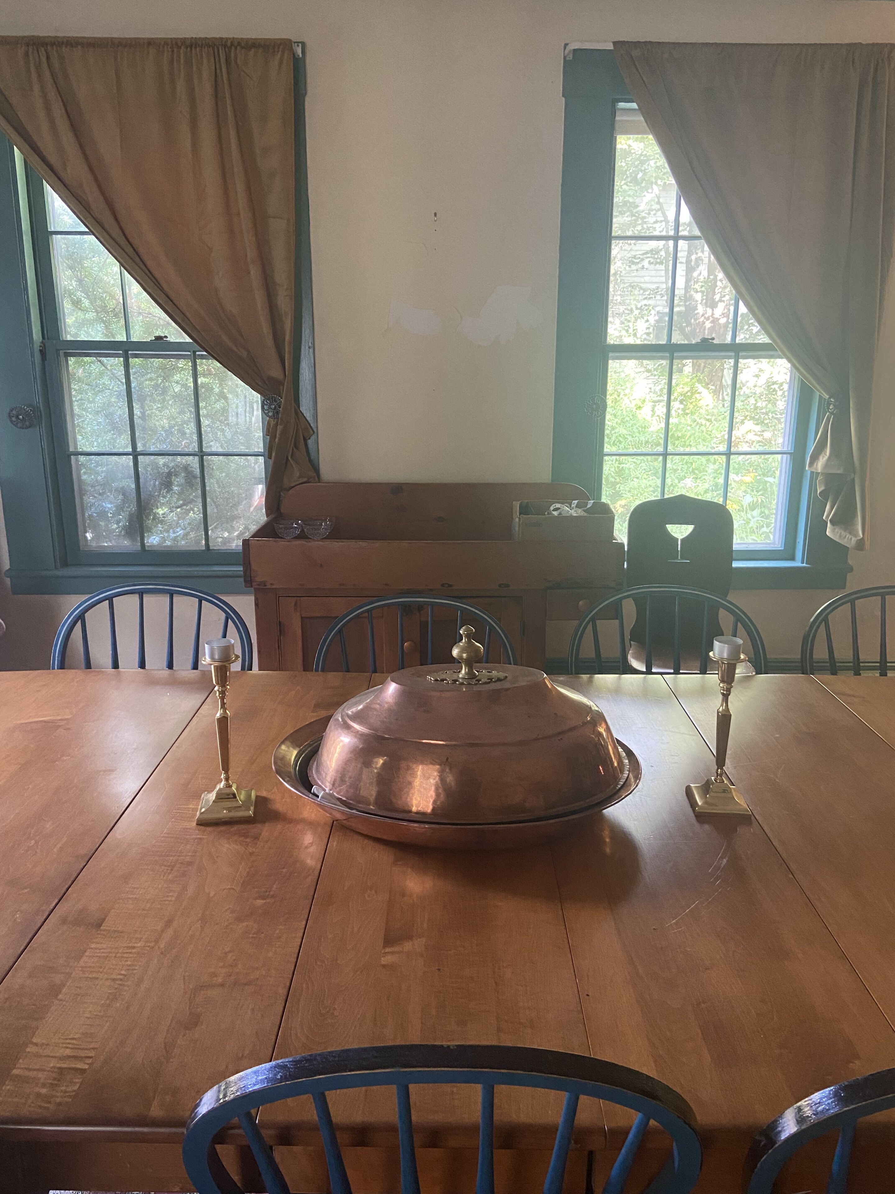 Historic Farm House close to Skiing and all the Mountain Spots!