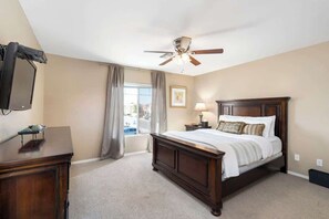 4 bedrooms, desk, iron/ironing board, travel crib