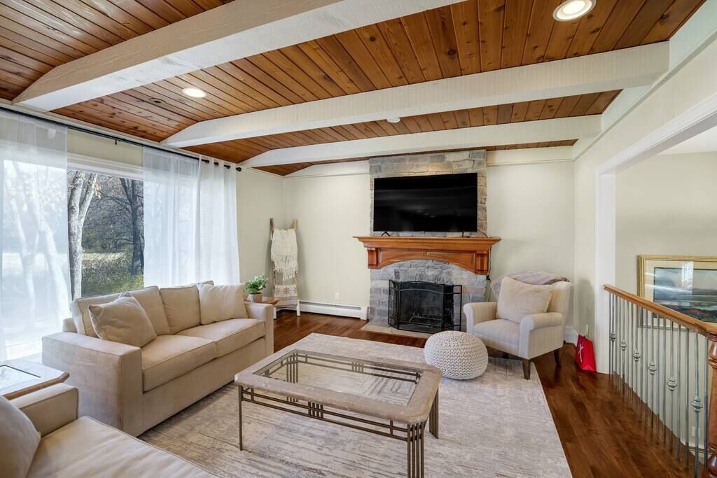 Televisión, Netflix, servicios de streaming y oficina 