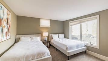 4 bedrooms, iron/ironing board, WiFi, bed sheets