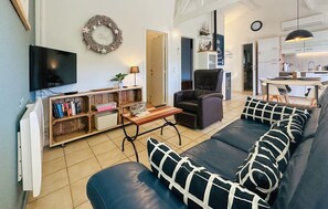 Smart TV y chimenea 