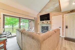 TV, fireplace - Bellaire Ski Condo: 1 Mi to Summit Mountain! (Bellaire)