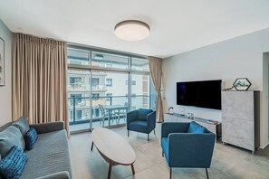 TV - New 2BR in Kompert by Holiday-rentals SAFE ROOM (Tel Aviv-Yafo)