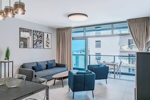 TV - New 2BR in Kompert by Holiday-rentals SAFE ROOM (Tel Aviv-Yafo)