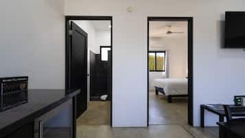 Suite Deluxe, 1 habitación, vista parcial al océano | Ropa de cama de alta calidad, edredón y minibar
