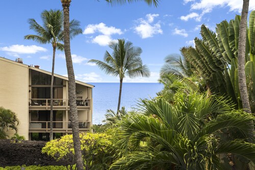 Fabulous, Spacious Oceanview 3 Bedroom Condo with A/C!