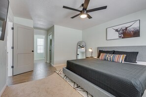3 bedrooms, desk, iron/ironing board, travel crib