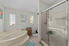 Tina, amenidades de baño ecológicas, secadora de cabello, toallas 