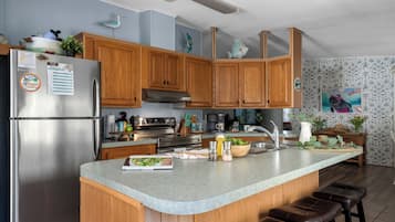 雪櫃、微波爐、焗爐、爐具