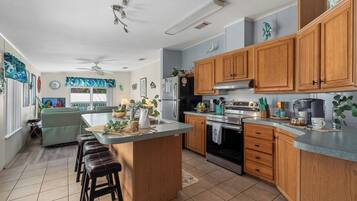 雪櫃、微波爐、焗爐、爐具